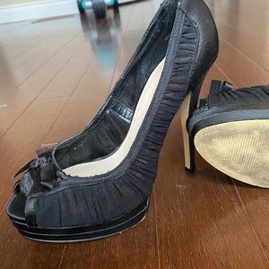 Le chateau size 7 pumps